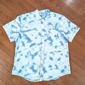 Old Navy - Short Sleeve, White/Blue Tie Die Button Down Shirt - Men's XL